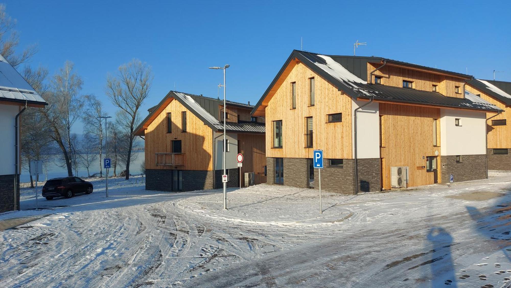 Lipno Apartments Bergmax: Ski Resort Retreat with Garden Terrace Cerna v Posumavi Exterior photo