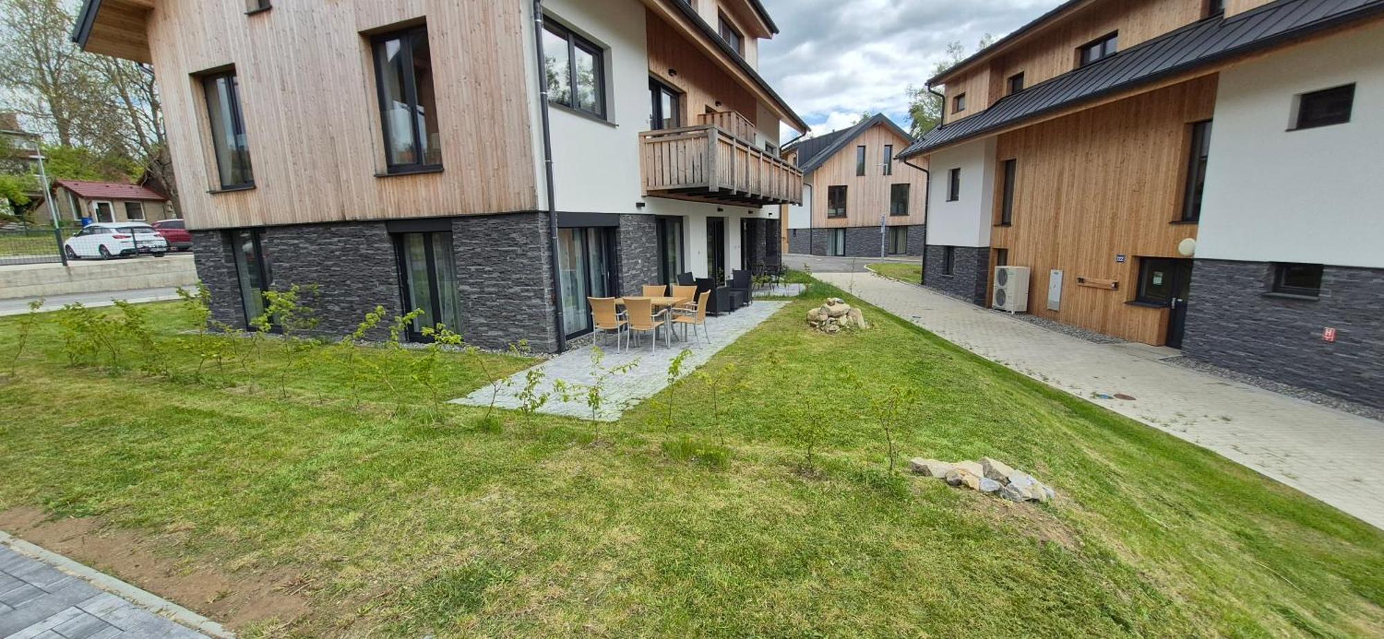 Lipno Apartments Bergmax: Ski Resort Retreat with Garden Terrace Cerna v Posumavi Exterior photo